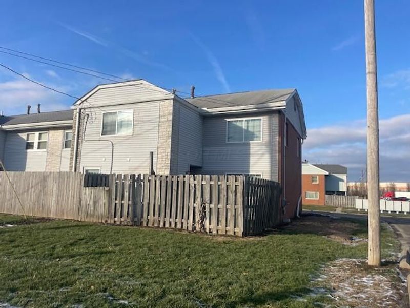 124 Buckeye Circle, Columbus, OH 43217 Photo 3