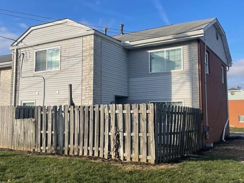 124 Buckeye Circle, Columbus, OH 43217 Photo 4