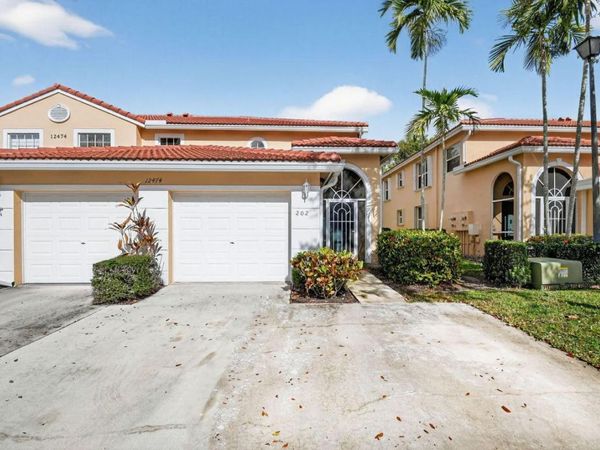 12474 Crystal Pointe Drive, Unit 202, Boynton Beach, FL 33437