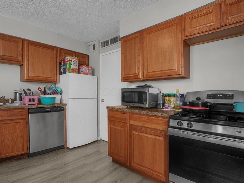 129 Buckeye Circle, Columbus, OH 43217 Photo 18