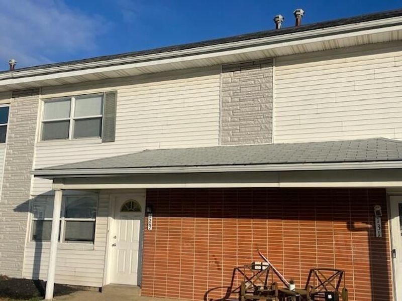 129 Buckeye Circle, Columbus, OH 43217 Photo 2