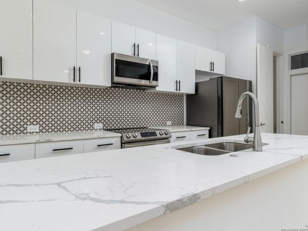 2507 E Commerce 2, San Antonio, TX 78203