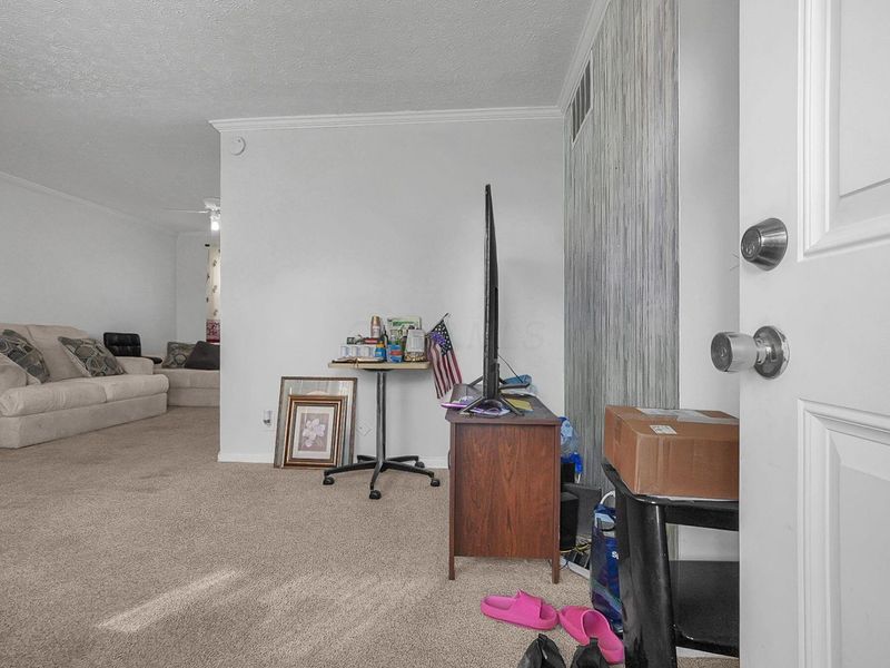 156 Buckeye Circle, Columbus, OH 43217 Photo 3