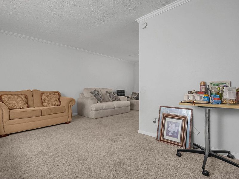 156 Buckeye Circle, Columbus, OH 43217 Photo 4