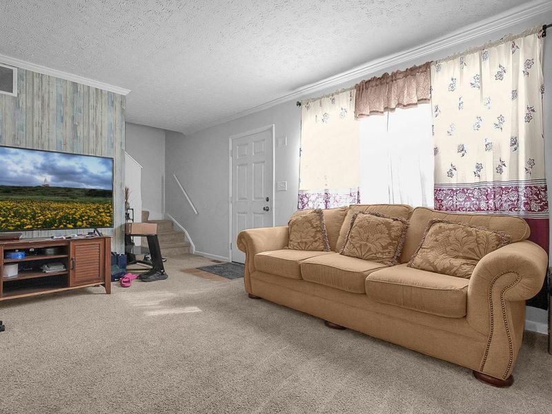 156 Buckeye Circle, Columbus, OH 43217 Photo 5