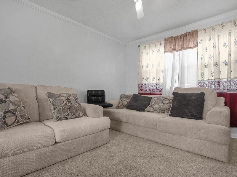 156 Buckeye Circle, Columbus, OH 43217 Photo 6