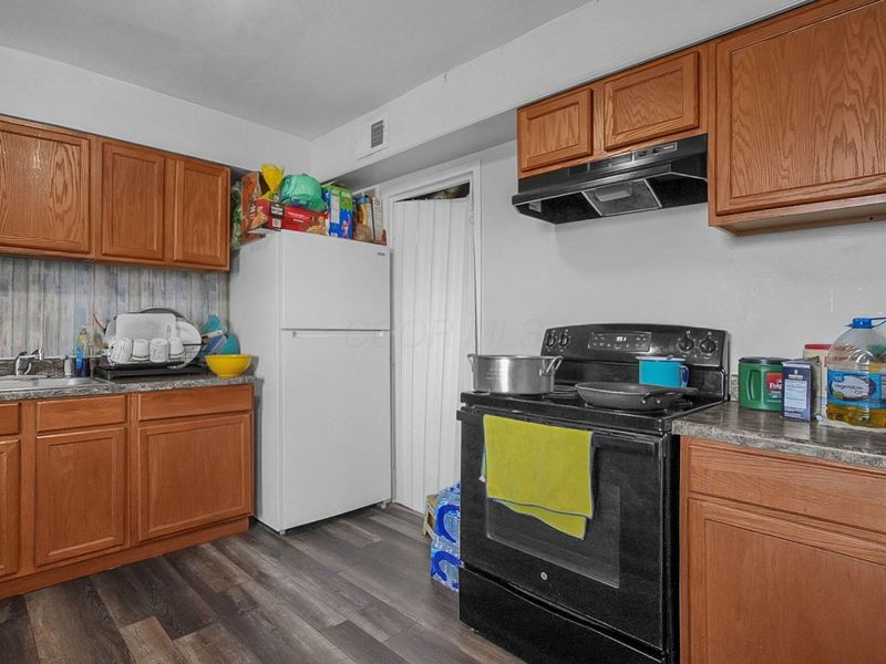 156 Buckeye Circle, Columbus, OH 43217 Photo 9