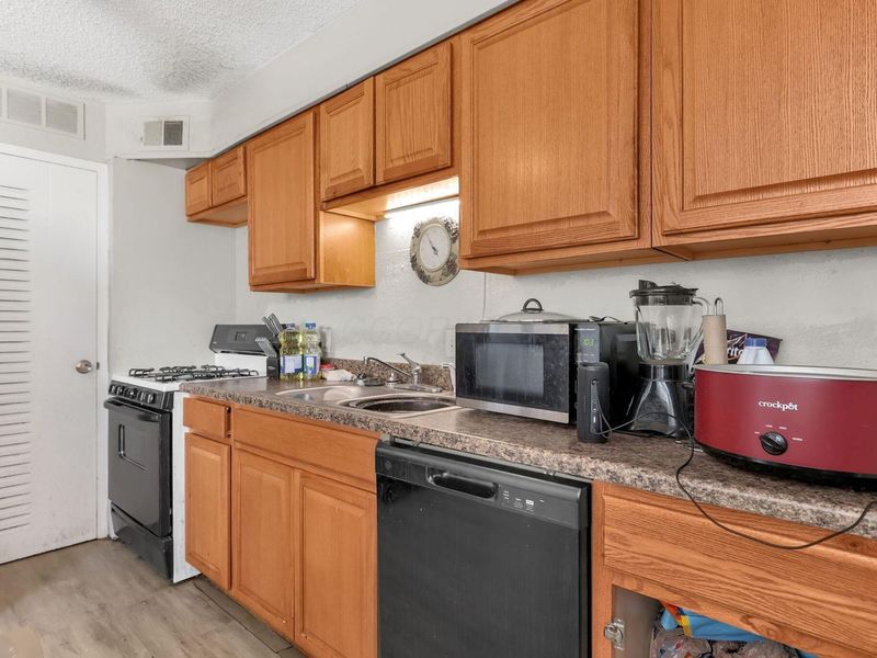 219 Buckeye Circle, Columbus, OH 43217 Photo 11