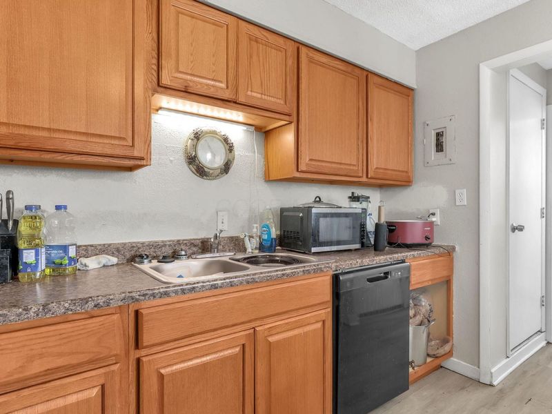 219 Buckeye Circle, Columbus, OH 43217 Photo 12