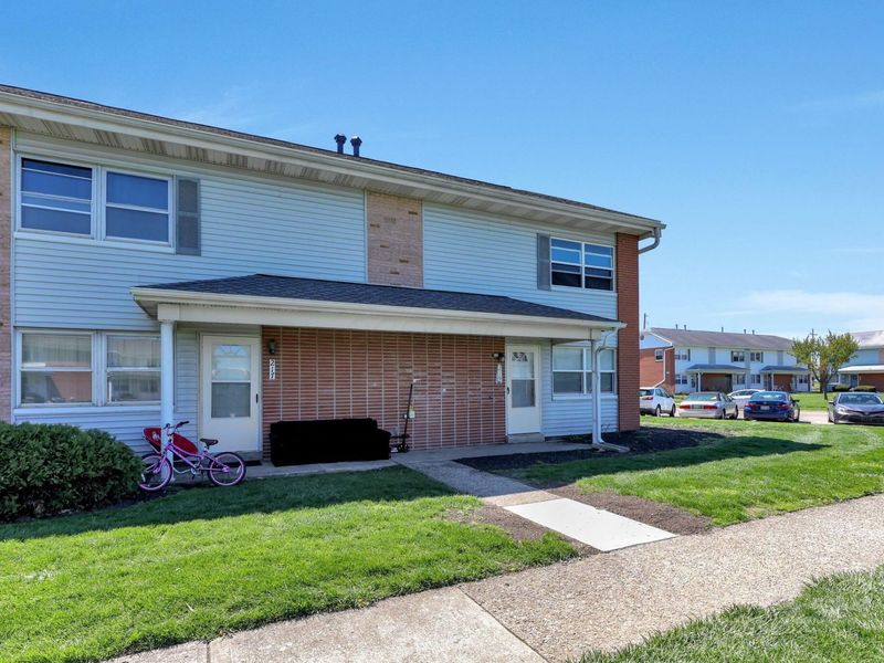 219 Buckeye Circle, Columbus, OH 43217 Photo 2