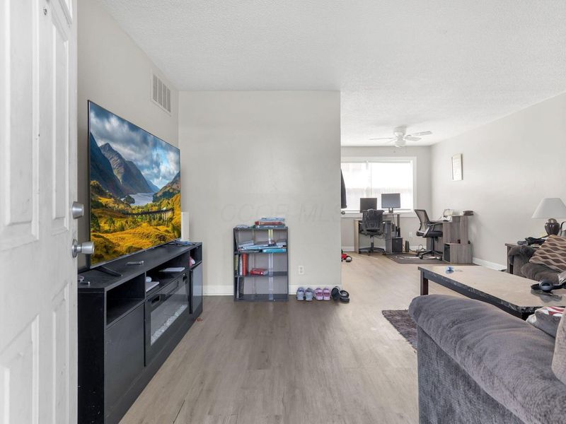 219 Buckeye Circle, Columbus, OH 43217 Photo 4