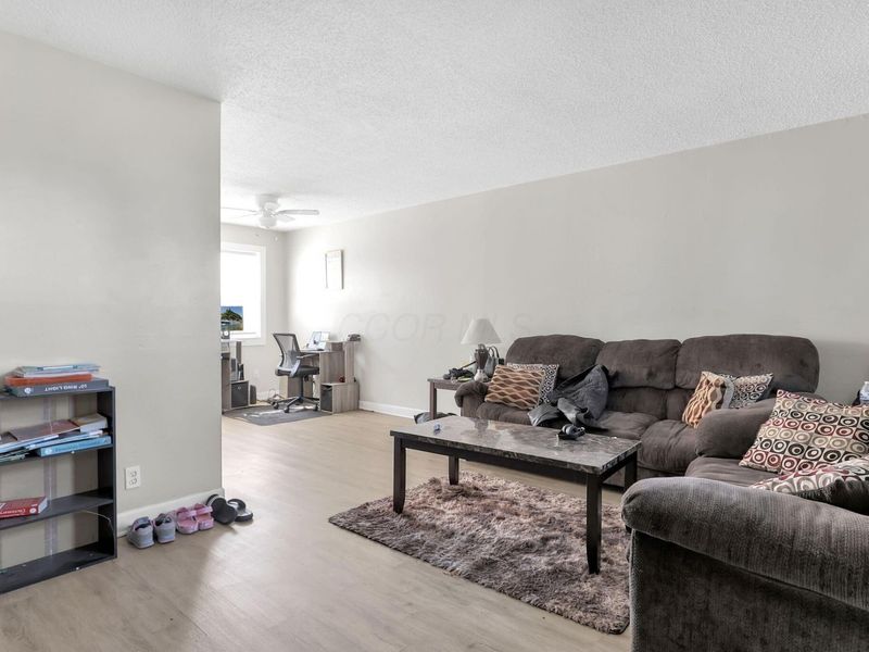 219 Buckeye Circle, Columbus, OH 43217 Photo 5