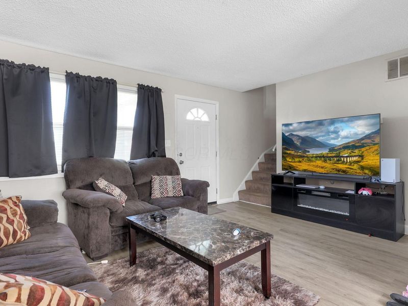 219 Buckeye Circle, Columbus, OH 43217 Photo 6