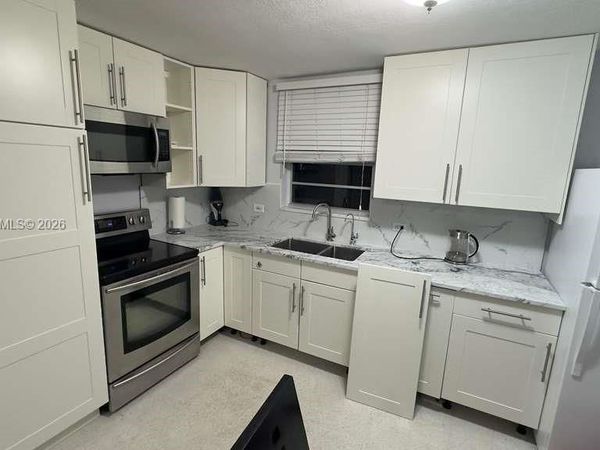 1610 N Hayes Str, Unit B, Hollywood, FL 33020