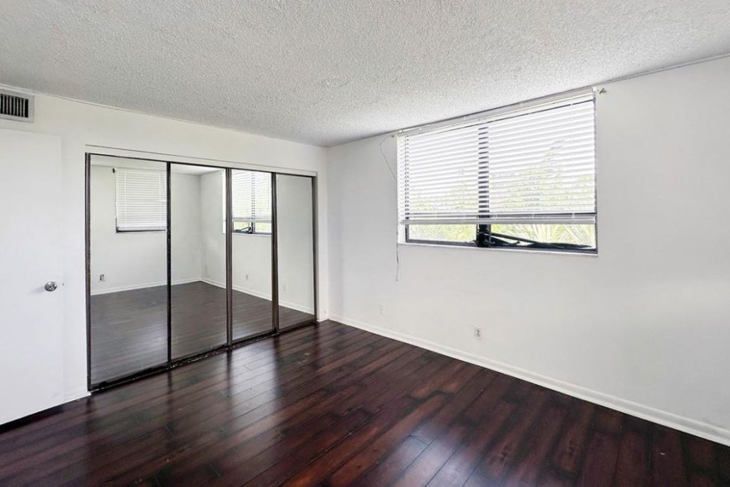 1900 N Congress Ave, Unit 407, West Palm Beach, FL 33401 Photo