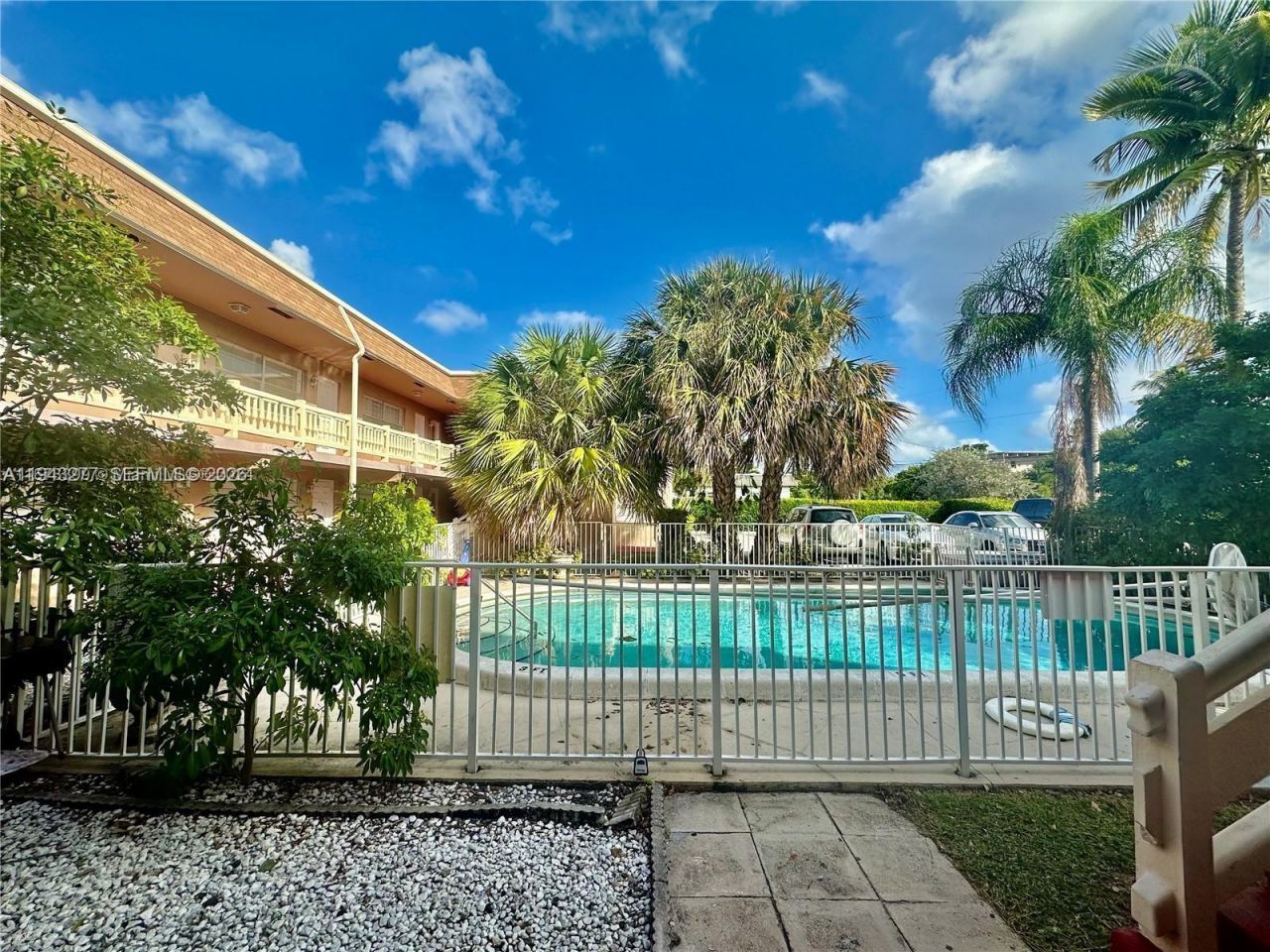 241 SE 9th Ave , Unit 207, Pompano Beach, FL 33060 Photo