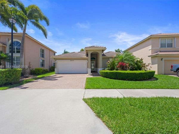 16440 Ruby Lk, Weston, FL 33331