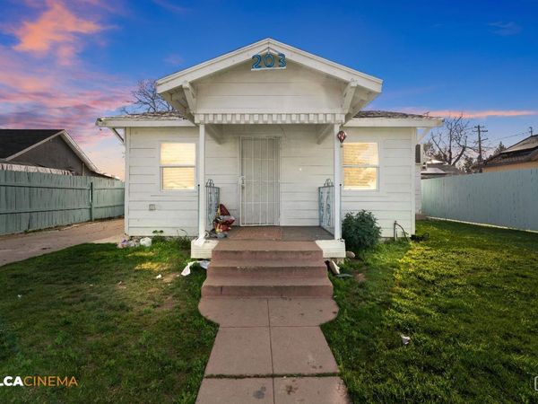 203 E Moneta Avenue, Bakersfield, CA 93308