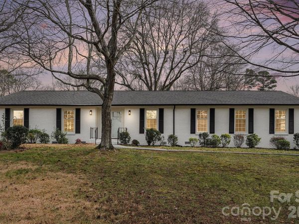 8616 Fallsdale Drive, Charlotte, NC 28214