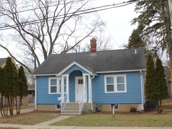 689 Bent Street, Elgin, IL 60120