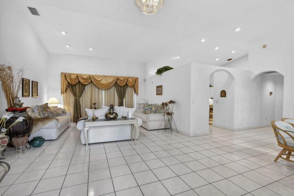 1940 S Club Drive, Wellington, FL 33414 Photo