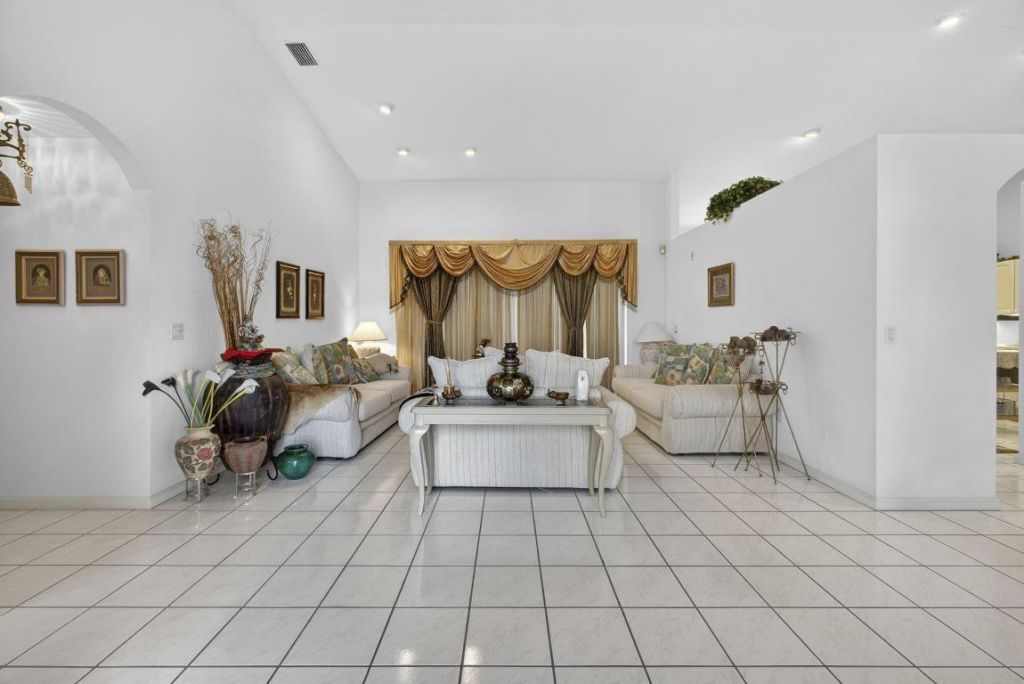 1940 S Club Drive, Wellington, FL 33414 Photo