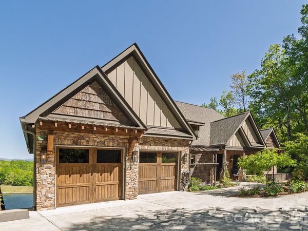 333 Kanasdatsi Drive, Brevard, NC 28712
