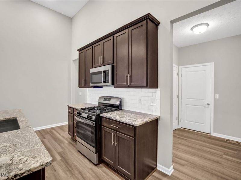 1236 Selena Grove, Uniontown, OH 44685 Photo 10