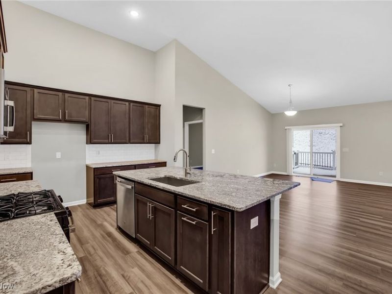 1236 Selena Grove, Uniontown, OH 44685 Photo 6