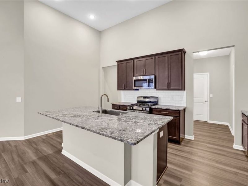 1236 Selena Grove, Uniontown, OH 44685 Photo 9