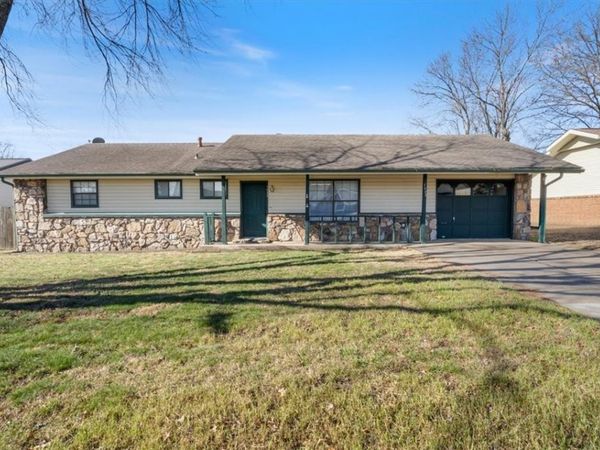 1022 Hummingbird Lane, Siloam Springs, AR 72761