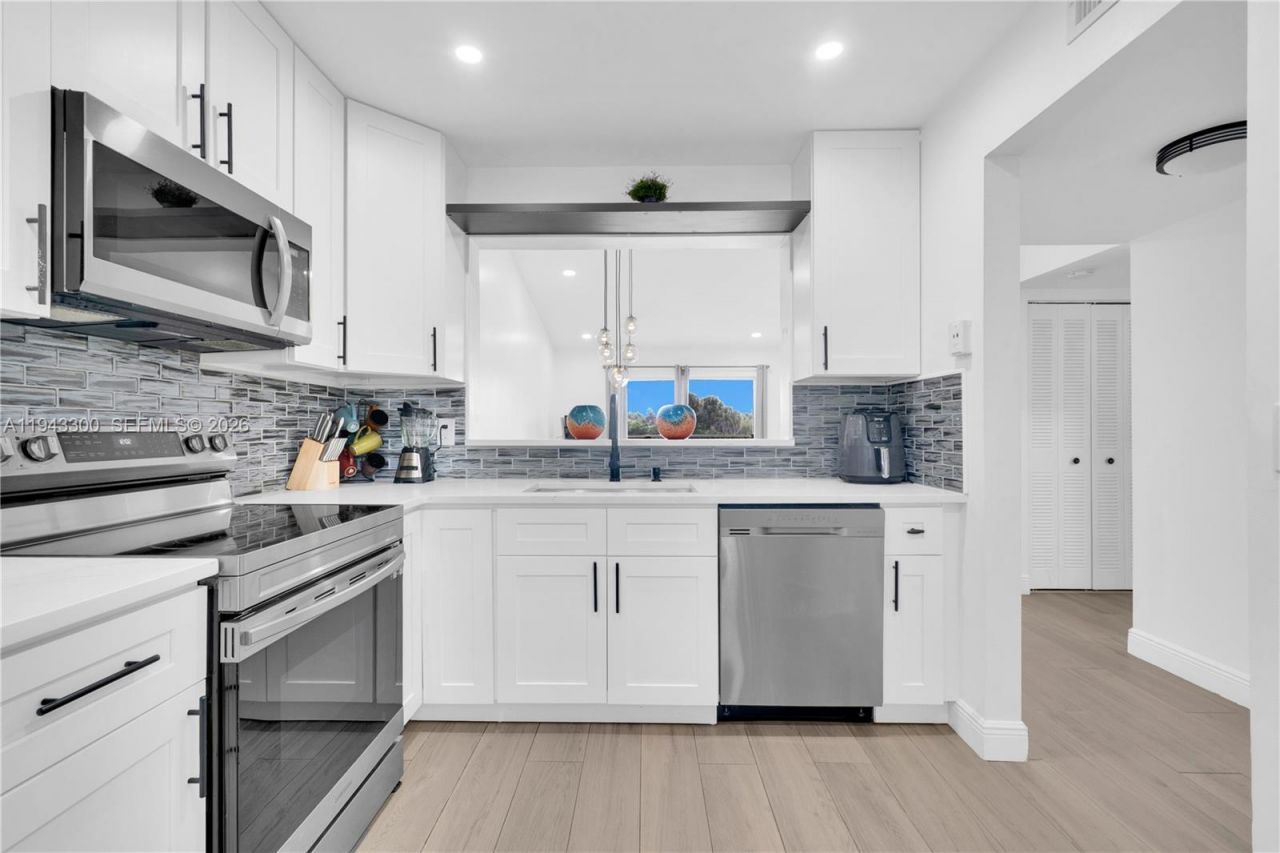 3001 Holiday Springs Blvd, Unit 202, Margate, FL 33063 Photo