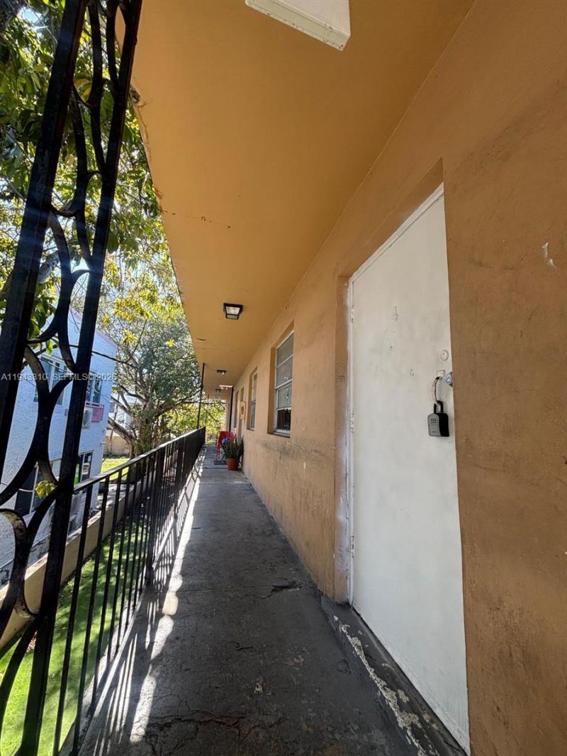 1320 SW 6th St, Unit 4, Miami, FL 33135 Photo