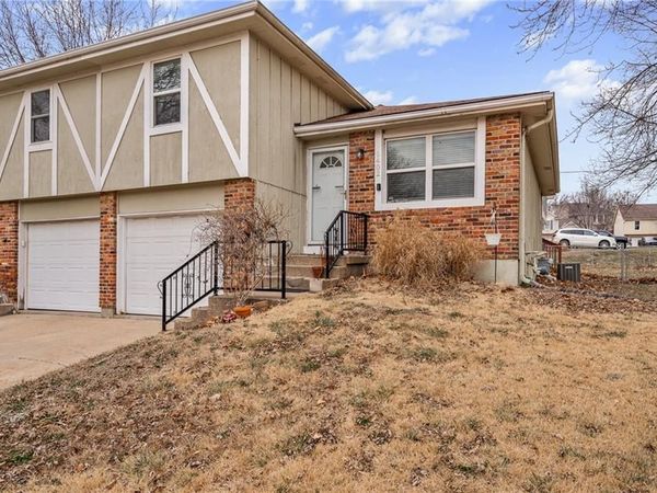 9402 W 48th Terrace, Shawnee, KS 66203
