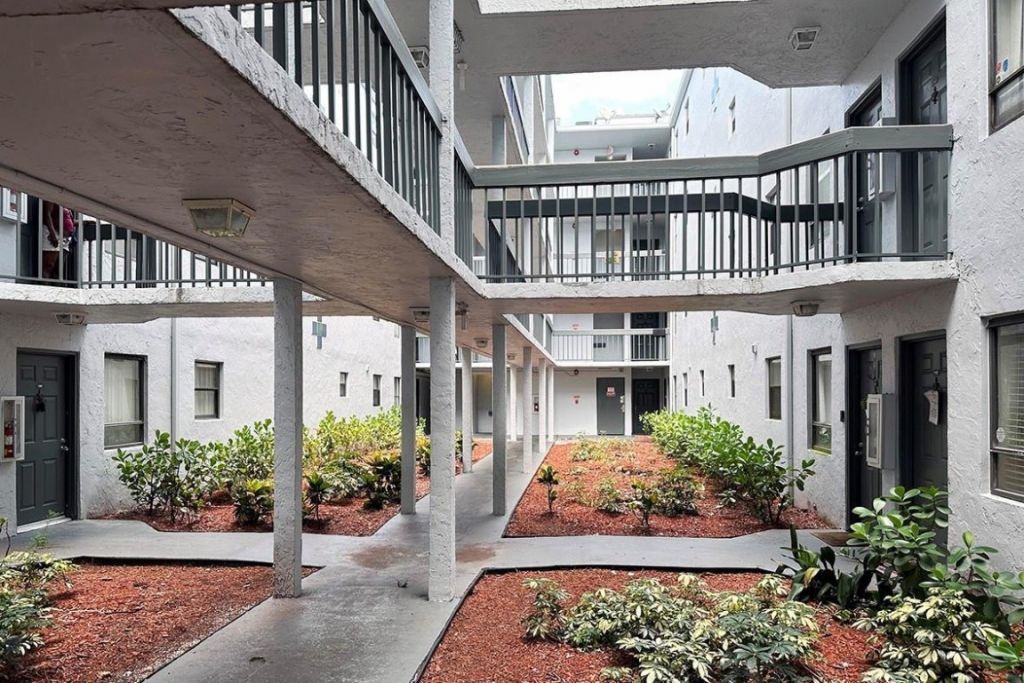 1900 N Congress Ave, Unit 407, West Palm Beach, FL 33401 Photo