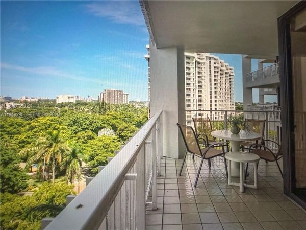 2000 Towerside Ter, Unit 1005, Miami, FL 33138