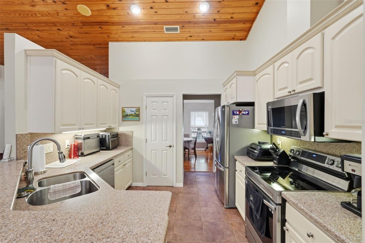 340 N Hedrick Avenue, Lecanto, FL 34461 Photo