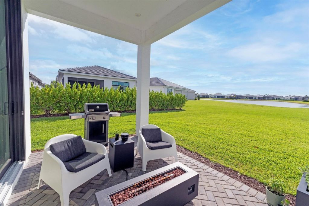 9012 SW Vetta Way, Port Saint Lucie, FL 34987 Photo