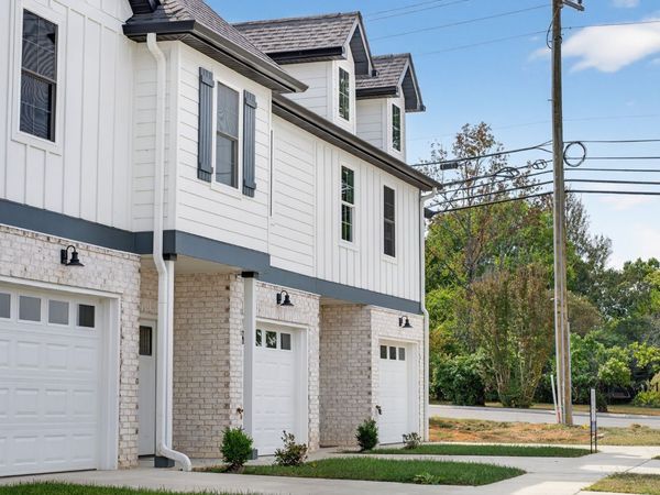 100 Maple View Dr , Lebanon, TN 37090