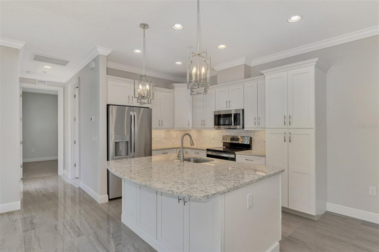 906 E Venice Avenue, Venice, FL 34285 Photo