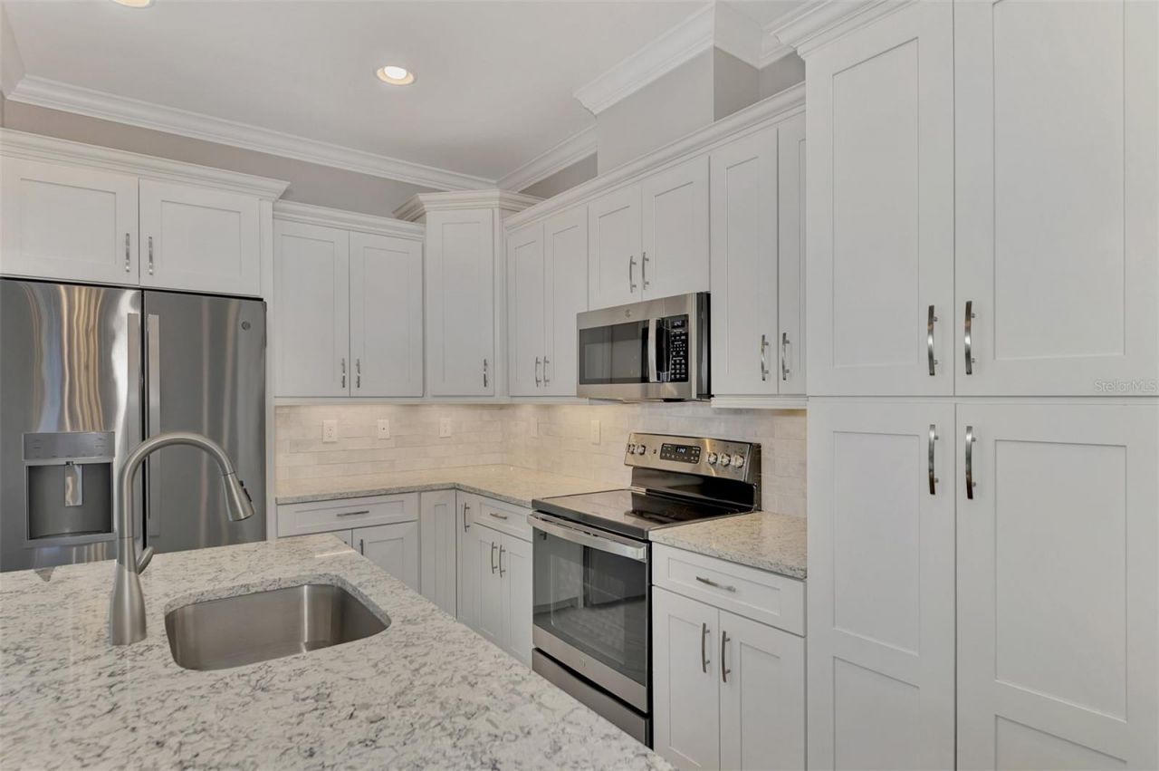 906 E Venice Avenue, Venice, FL 34285 Photo