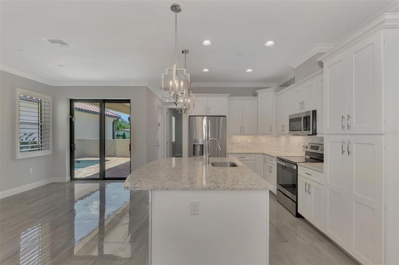 906 E Venice Avenue, Venice, FL 34285 Photo