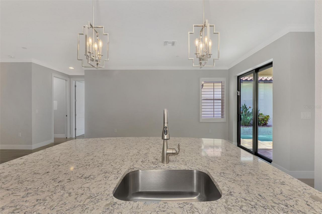 906 E Venice Avenue, Venice, FL 34285 Photo