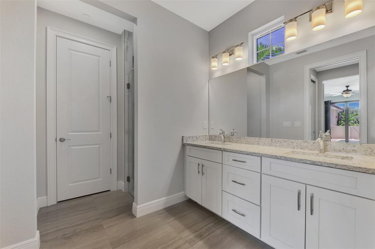 906 E Venice Avenue, Venice, FL 34285 Photo