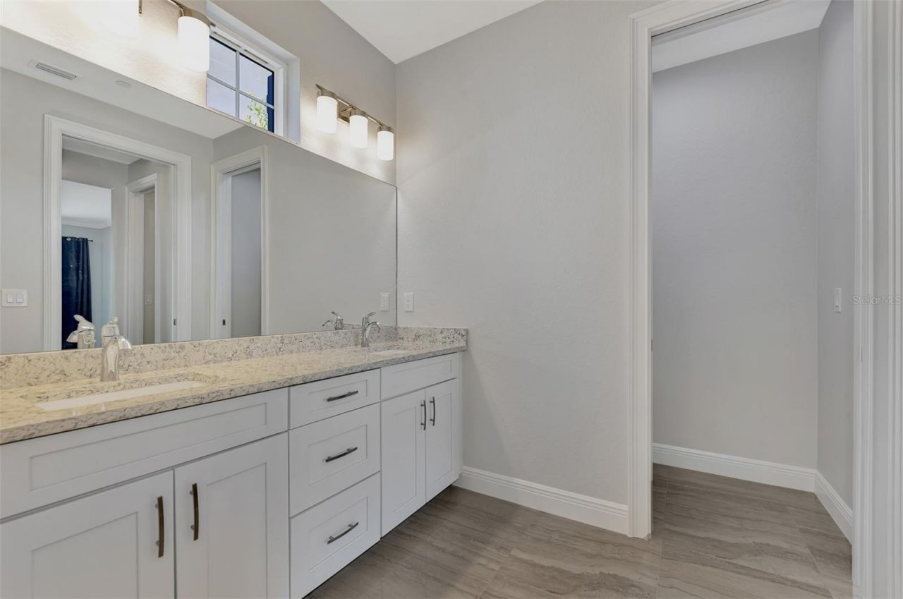 906 E Venice Avenue, Venice, FL 34285 Photo