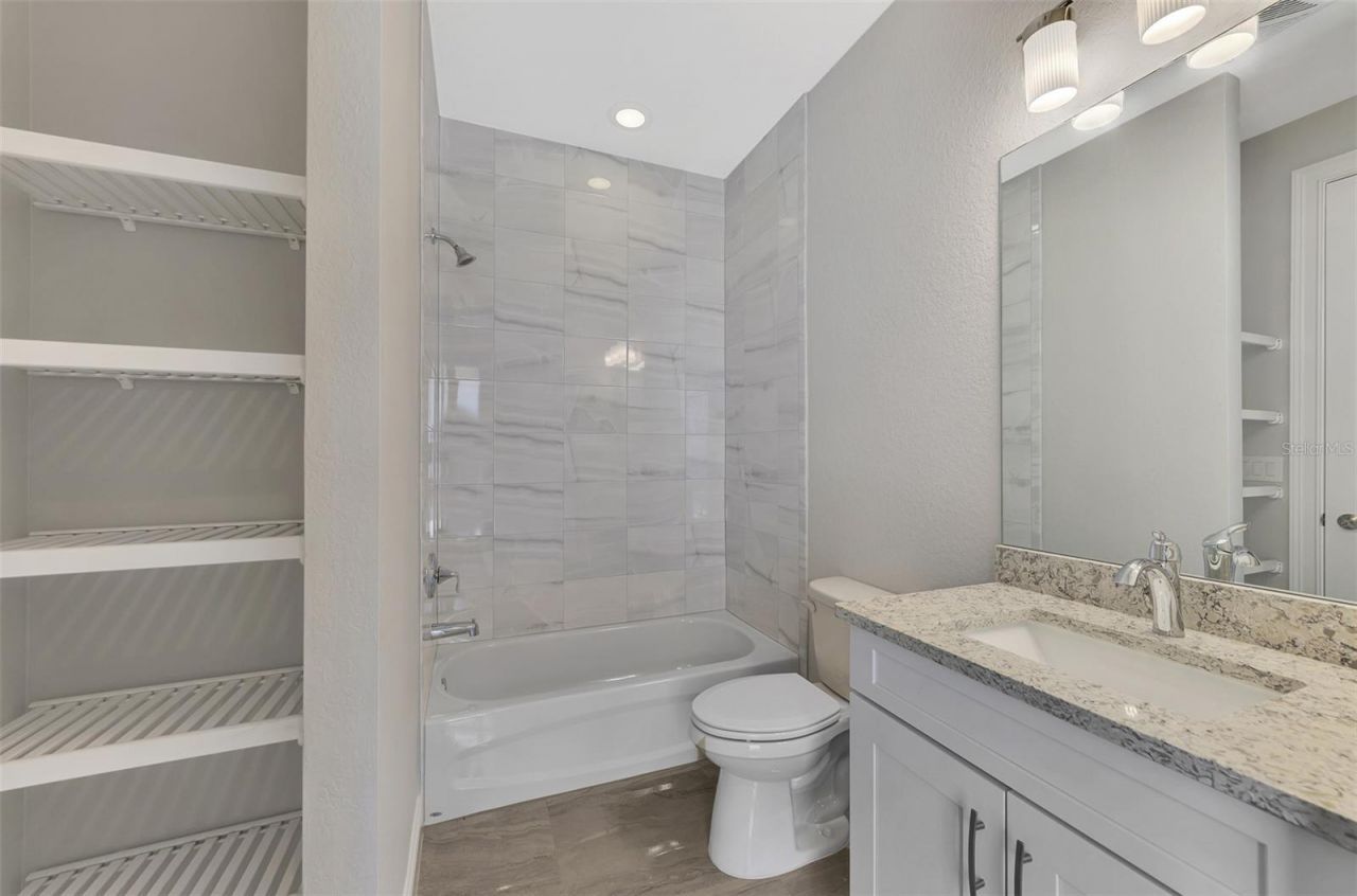 906 E Venice Avenue, Venice, FL 34285 Photo