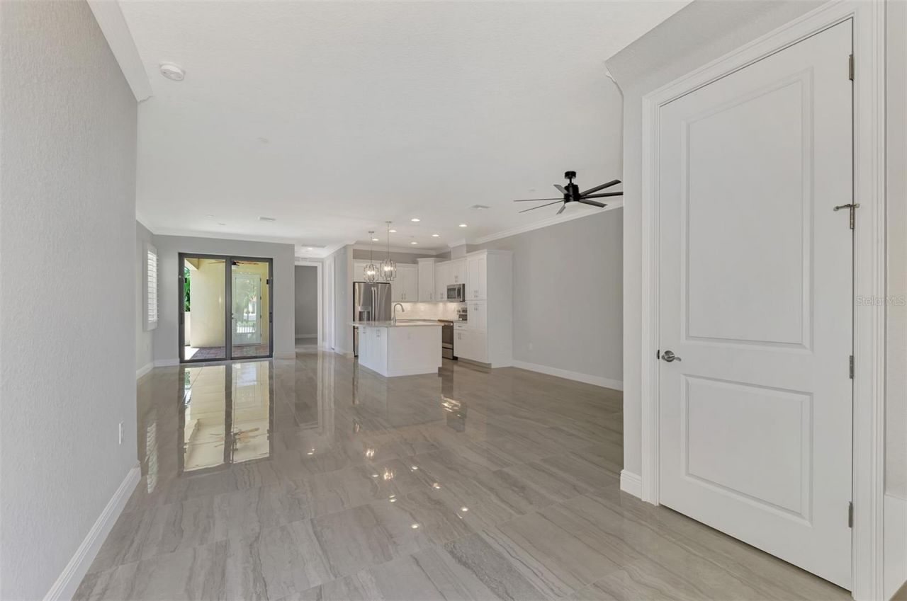 906 E Venice Avenue, Venice, FL 34285 Photo