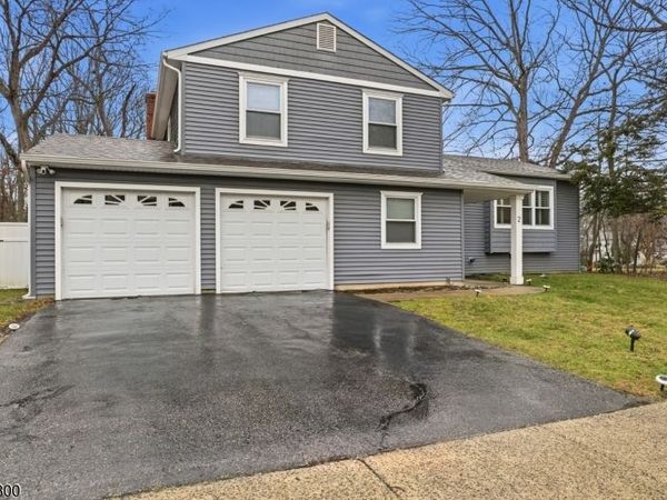 2 Pioneer Dr, Howell, NJ 07731