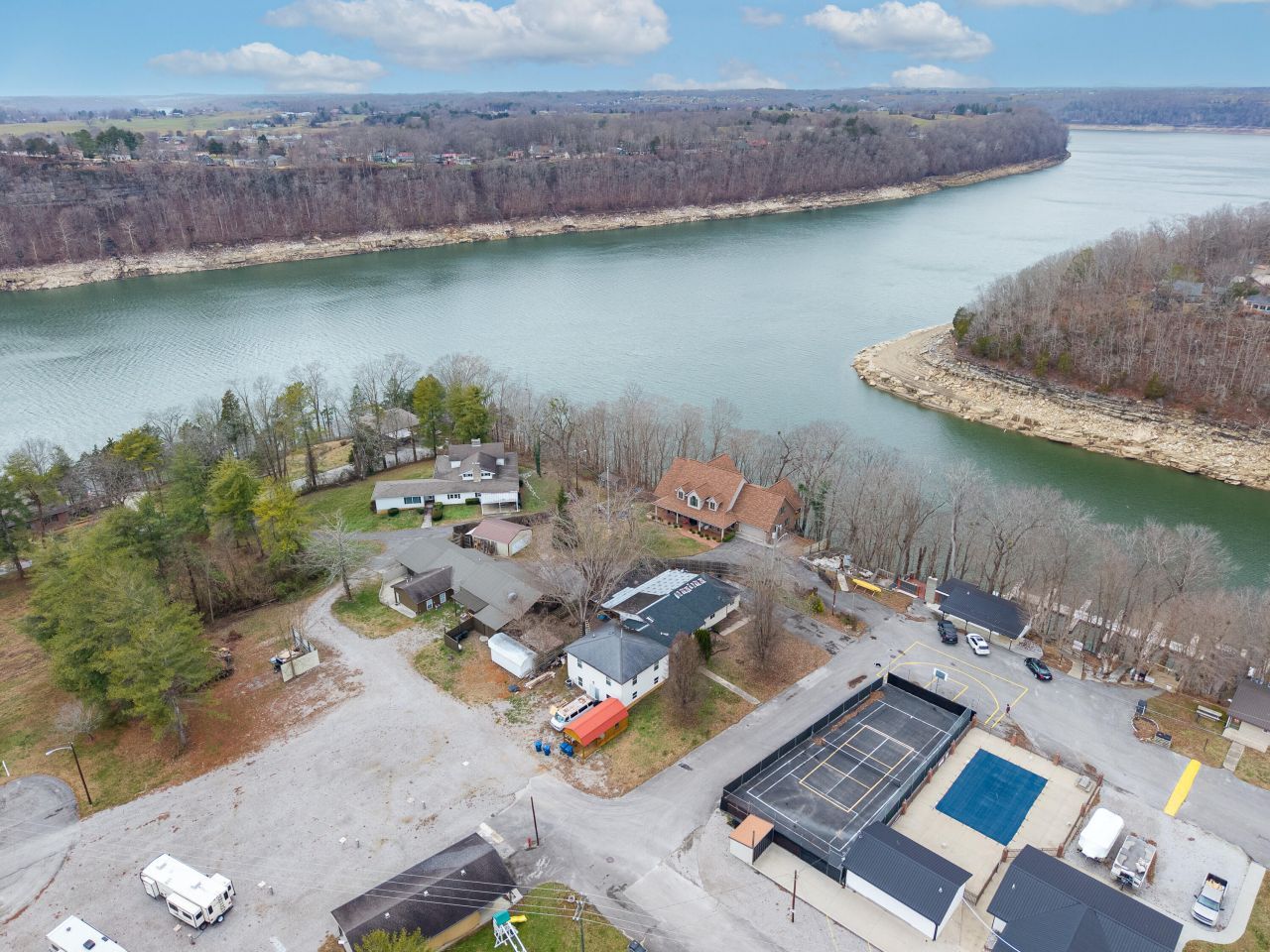 105 Villagers Resort Drive, Somerset, KY 42503 Main Photo