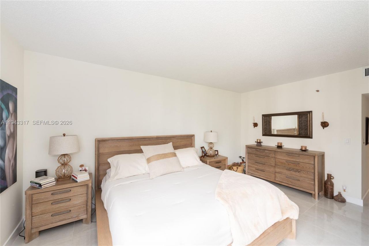 520 Brickell Key Dr, Unit A1102, Miami, FL 33131 Photo